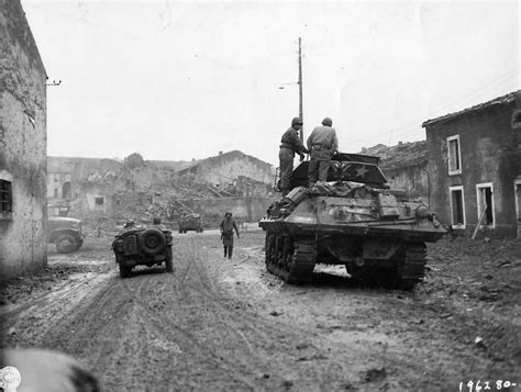 M10 Wolverine Tank Destroyer And Jeep Enter Fresnes France 1944 M10 ...