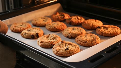 Why You Should Use 2 Baking Sheets At Once For Some Cookie Types