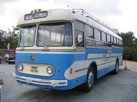 Archivo:Old bus1.jpg - Wikipedia, la enciclopedia libre