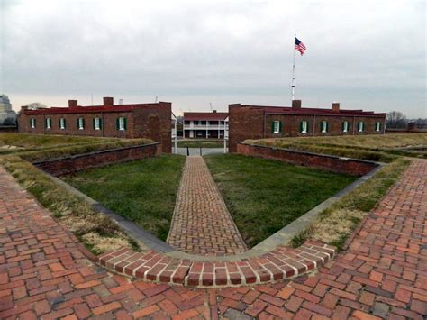 Fort McHenry National Historic Monument | State Symbols USA