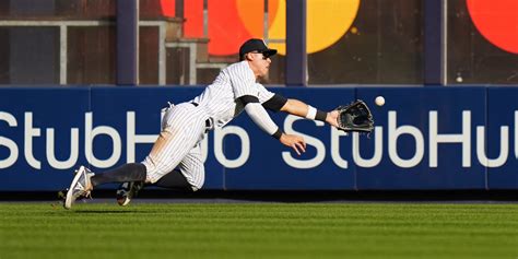 Aaron Judge makes diving catch in loss to Giants