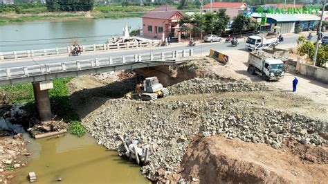 Wonderful Dozer Spreading Rock Pouring Foundation Bridge | Perfect Zoomlion Dozer Leveling Rock ...