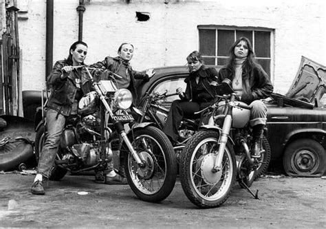 Libere e ribelli: le donne motocicliste del '900 in 80 affascinanti ...