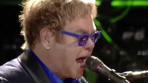 Elton John - Crocodile Rock (Live) - YouTube