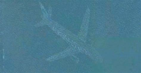 Google Earth mystery of 'plane in the bottom of lake' is finally solved ...