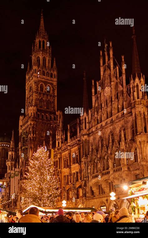 Christmas market at Marienplatz Munich Stock Photo - Alamy