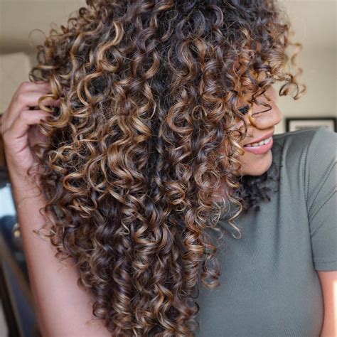 Caramel Highlights Curly Hair - Beatrice Zion