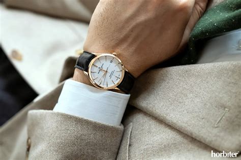 The Baume & Mercier Clifton Baumatic Gold 10469 watch hands-on