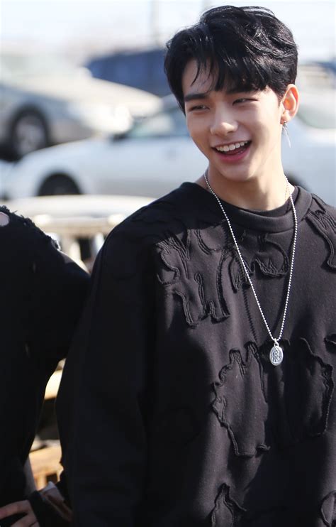 Stray Kids Global on Twitter: "[PICS] Stray Kids debut album jacket shooting behind #Hyunjin # ...