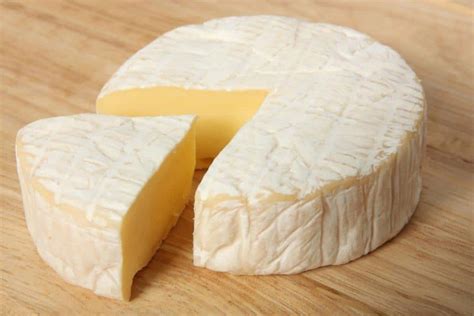 Do You Eat the Rind on Brie Cheese? Is Brie Skin Edible? - KitchenBun.com