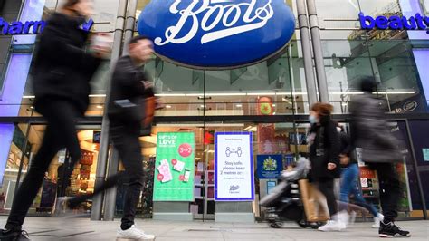 Boots Christmas 2020 opening and closing times for all UK stores ...