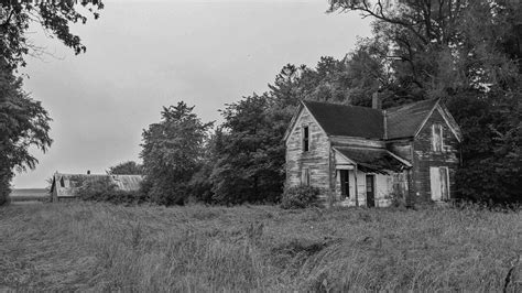 Abandoned House Black and White - Etsy