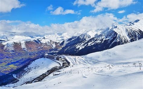 Skiing Across the French Pyrenees - MelbTravel