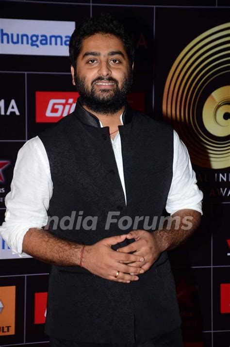 Arijit Singh poses for the media at GIMA Awards 2015 Photo