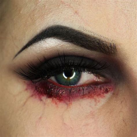 15 Creepy Eye Makeup Ideas You Want to Try for Halloween - Pretty Designs