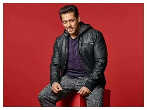 Radhe Exclusive: Salman Khan sets up a makeshift gym on the sets; see ...