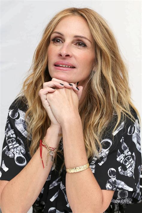 Julia Roberts - "Wonder" Press Conference in London 11/05/2017 • CelebMafia