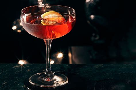 How to Make Queen Elizabeth's Favorite Cocktail — a Dubonnet and Gin