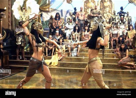 RACHEL WEISZ, PATRICIA VELASQUEZ, THE MUMMY RETURNS, 2001 Stock Photo - Alamy