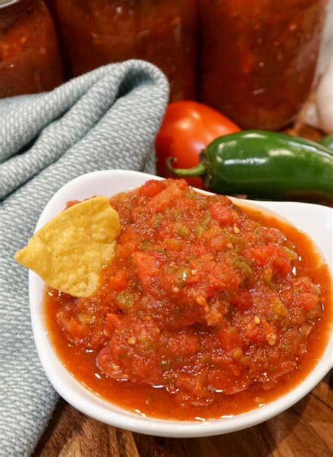 Easy Homemade Salsa Recipe for Canning | Modernmealmakeover.com