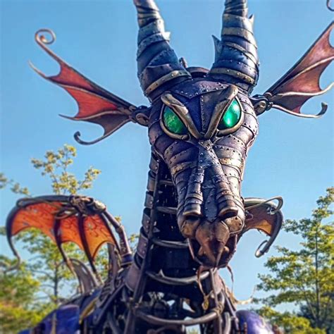 The Maleficent Dragon I the Stars on parade in Disneyland Paris DLP ...