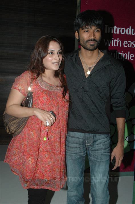 .: Aishwarya Rajinikanth, Dhanush @ Social Network Premiere Show Stills