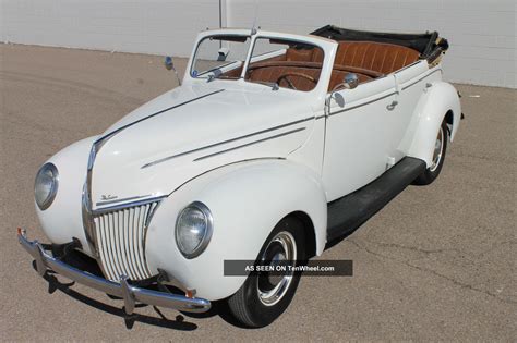 1939 Ford Deluxe 4dr Convertible