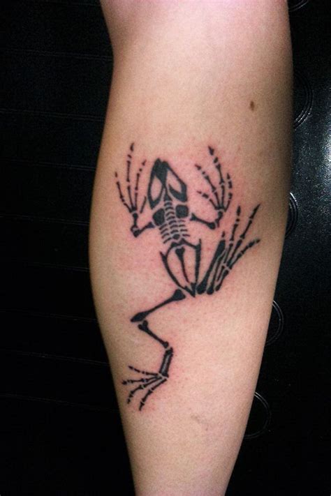 #memorial #frog #skeleton #black #leg #tattoo #studio13tattoomg | Frog ...