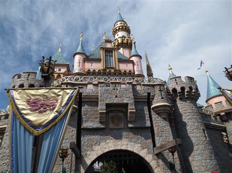 Sleeping Beauty Castle (Disneyland Park) - WanderDisney