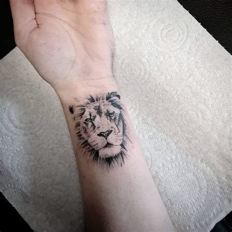 Flawless Small Lion Tattoo - Small Lion Tattoos - Small Tattoos - MomCanvas