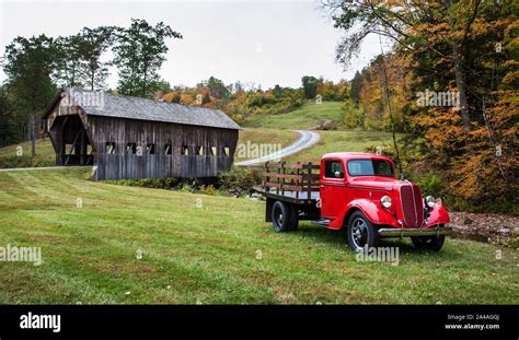 Vintage red ford pickup truck hi-res stock photography and images - Alamy