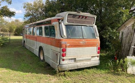 Fishbowl Coach: 1975 GMC “New Look” Bus | Barn Finds