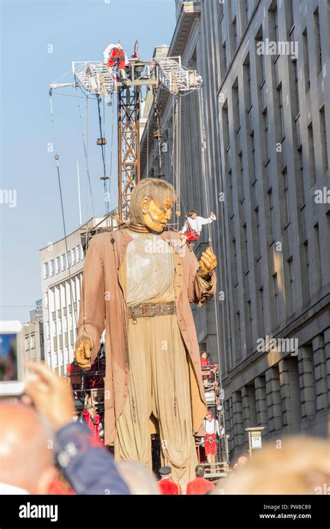 Royal de Luxe - Liverpool Giants Stock Photo - Alamy