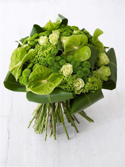 Choose seasonal flowers to create memorable wedding bouquets Green ...