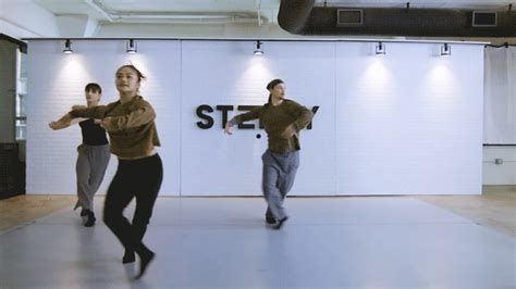 Contemporary Dance for Beginners: Dance Tips & Tricks | STEEZY Blog