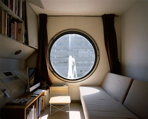 Nakagin Capsule Tower in Tokyo / Kisho Kurokawa | ArchEyes