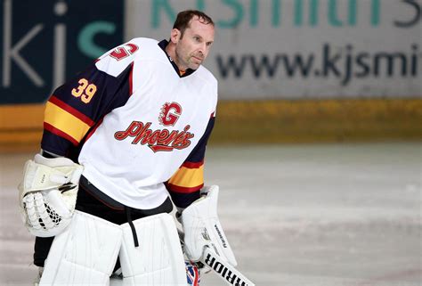 Del fútbol al hockey: Petr Cech debutó en la pista de hielo - UNANIMO ...