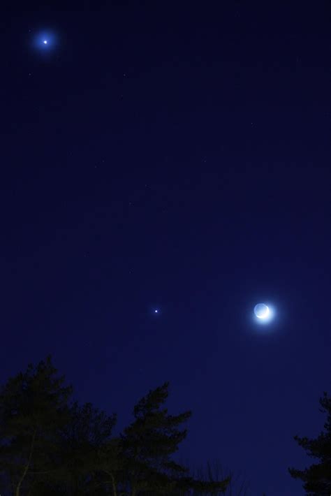 Moon, Jupiter and Venus Alignment - Pictures - AstroMadness.com