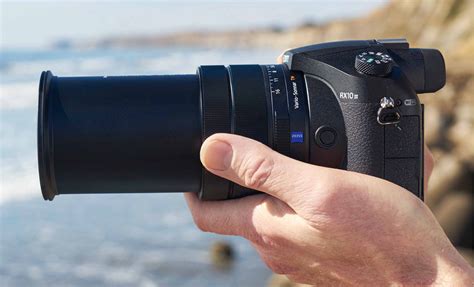 Sony RX10 III Camera with 25x Optical Zoom Announced