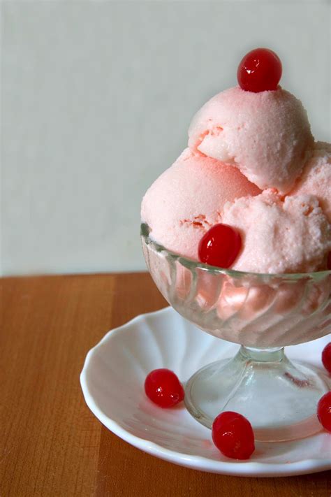 Nimmy's Kitchen: Cherry Ice Cream