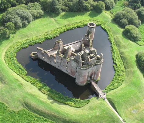 Caerlaverock Castle © Simon Ledingham :: Geograph Britain and Ireland