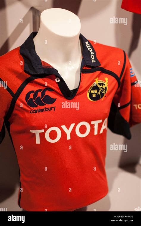 Munster rugby jersey hi-res stock photography and images - Alamy