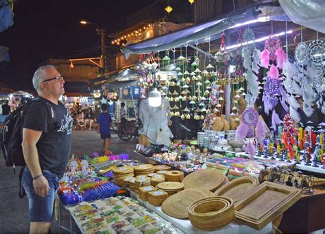 Halong Night Market: Famous Shopping Site In Ha Long, Vietnam - BiZiVietnam