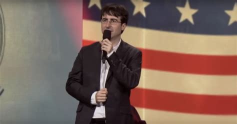 5 John Oliver Stand-Up Comedy Videos That Prove Making Fun Of America Has Always Been His Forte