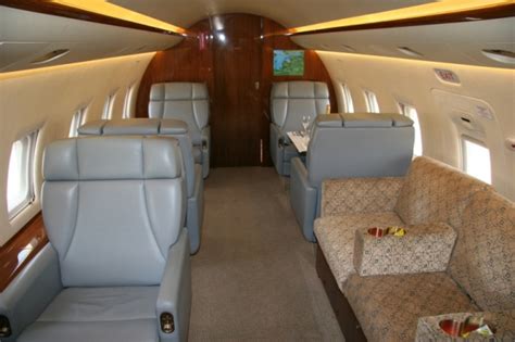 Jet Airlines: Bombardier Challenger 850 interior