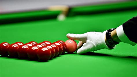 7 Easy To Learn Snooker Shots For First Timers - Top of The Cue