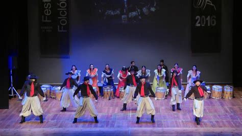 Argentinian folk dance: Malambo & Boleadoras - YouTube