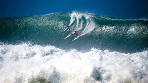 Everything You Need to Know About the Eddie Aikau Surfing Competition ...