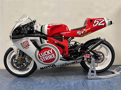 Suzuki RGV250 XR96 - Amatumoto Grand Prix Motorbikes