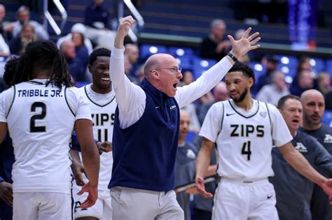 Akron takes control of MAC with 67-55 win over rival Kent State ...